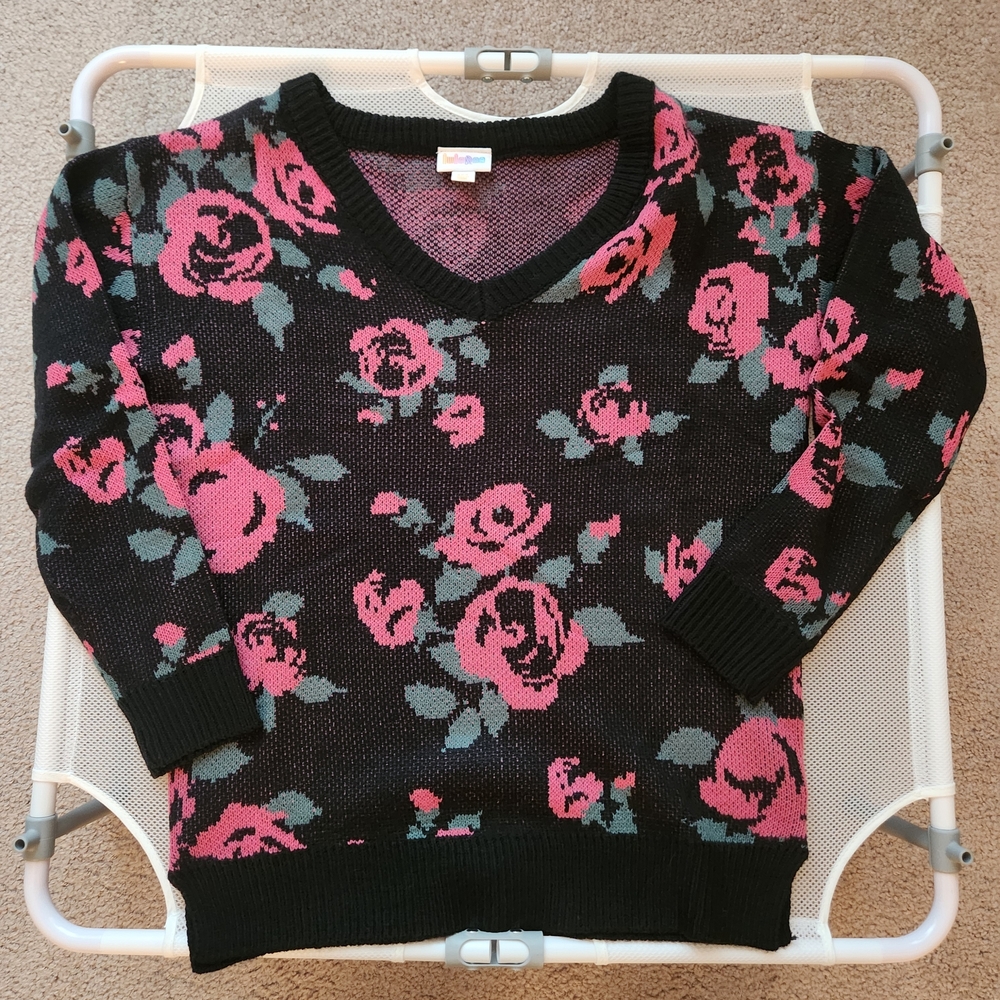 Sweater LuLaRoe Black and Pink Floral V-Neck